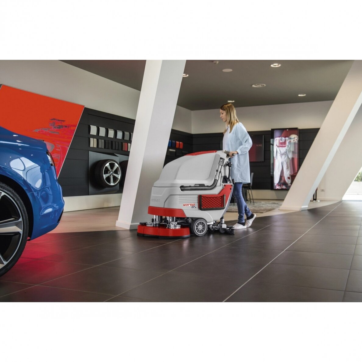 Grindų plovimo mašina Comac VERSA 55 BT - PM 4 Grindų plovimo mašina Comac VERSA 55 BT - PM 4