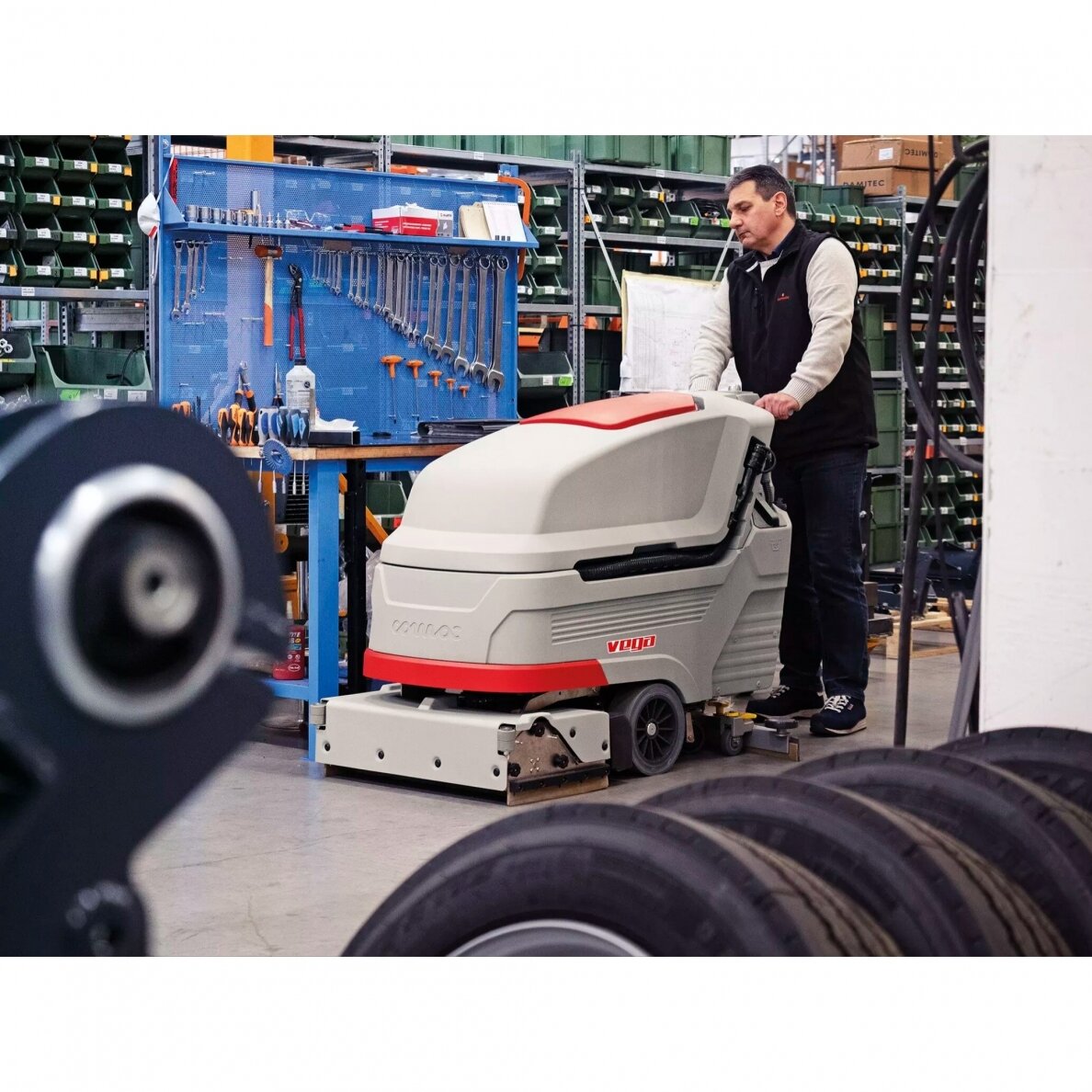 Grindų plovimo mašina Comac VEGA 70 BTS - PM 4
