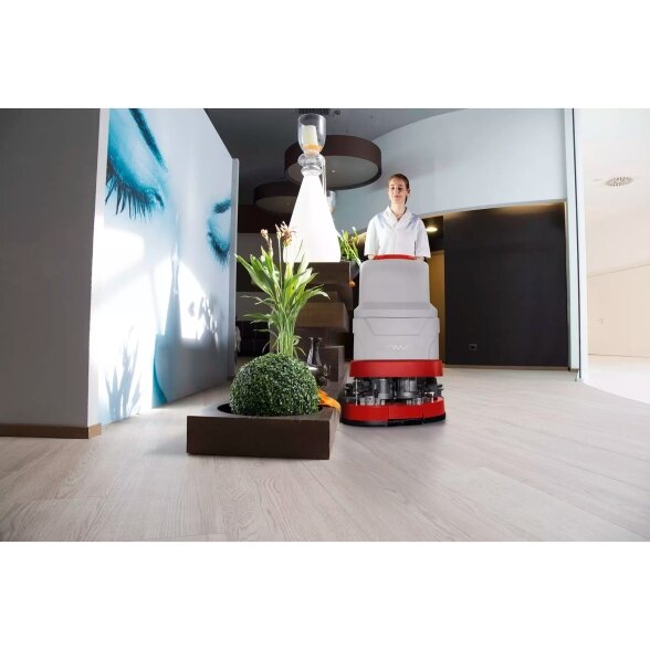 Grindų plovimo mašina Comac VERSA 65 BT - CB 1
