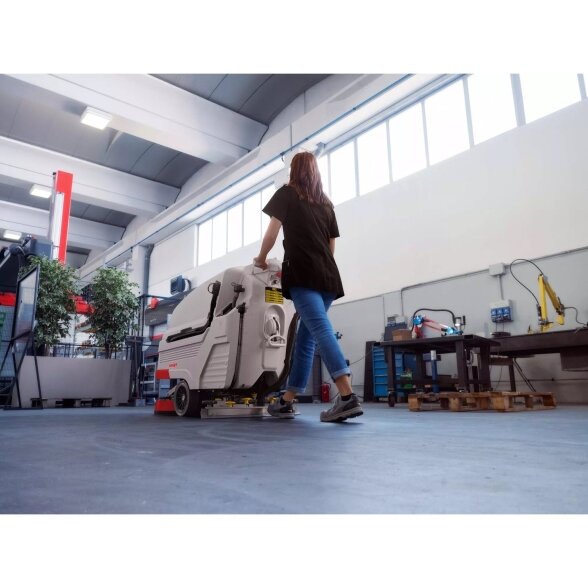 Grindų plovimo mašina Comac VEGA 65 BT 4